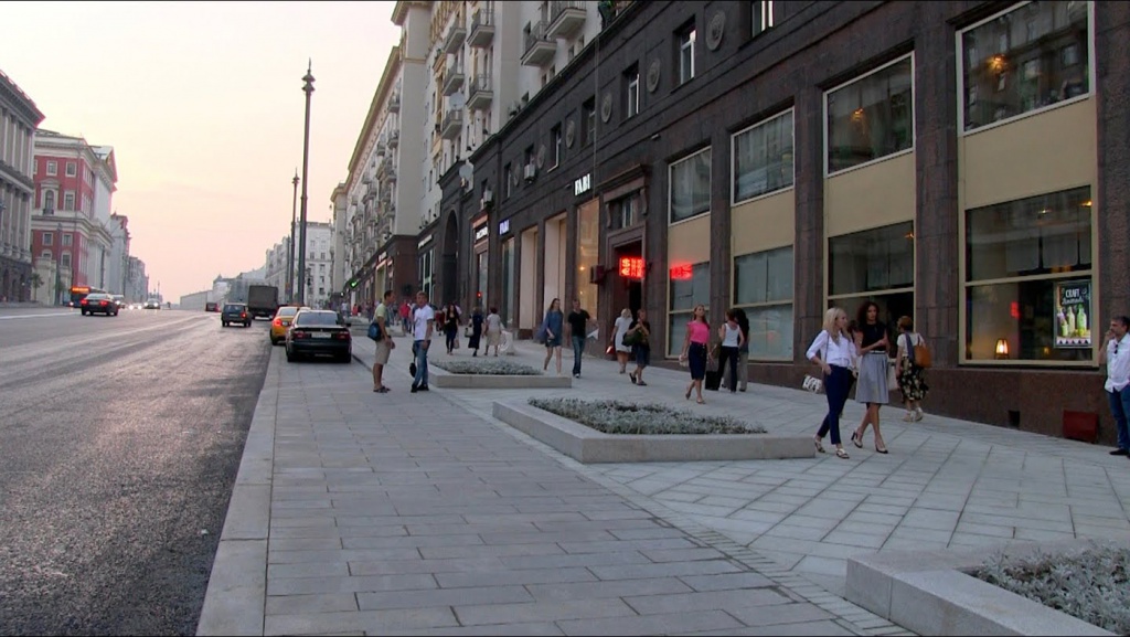 Тверская вечером