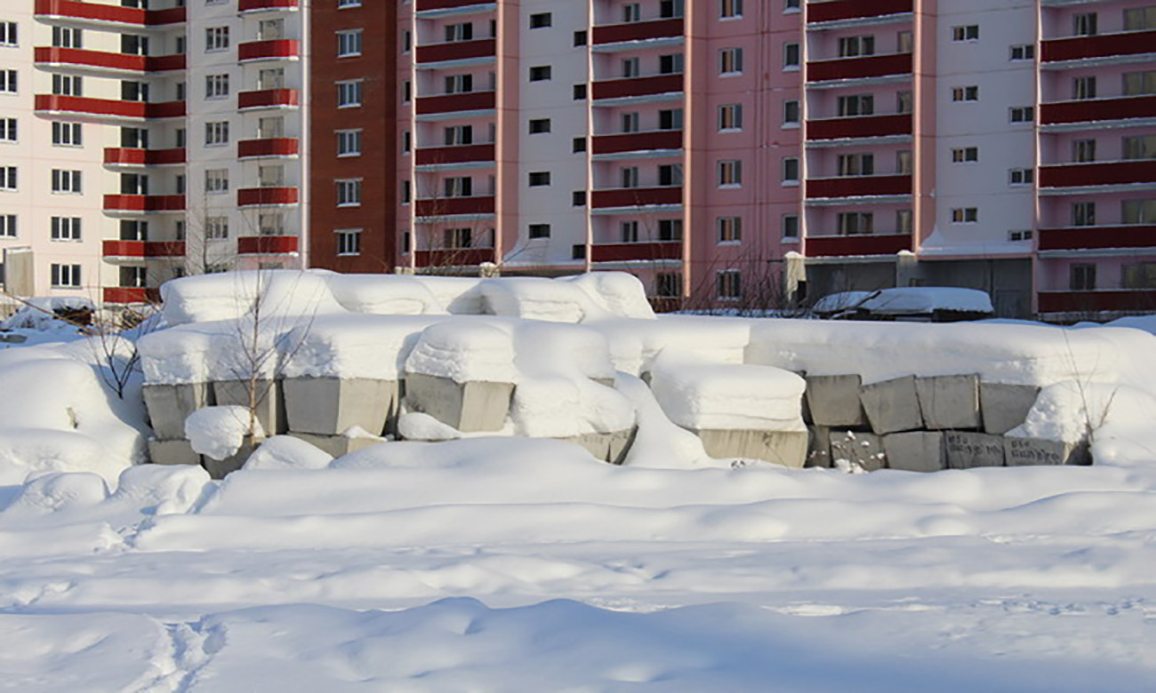 Феноменальный снегопад осложнил работу московским строителям