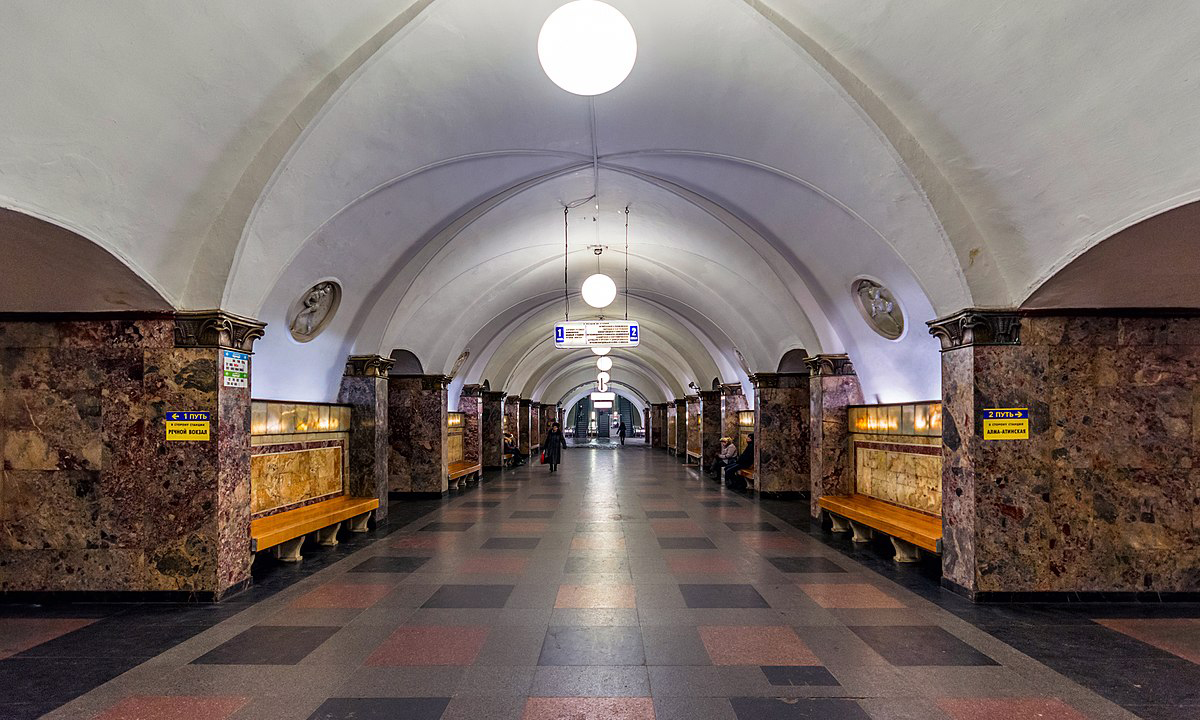 В Москве реставраторы обнаружили оригинальный пол вестибюля метро «Динамо»